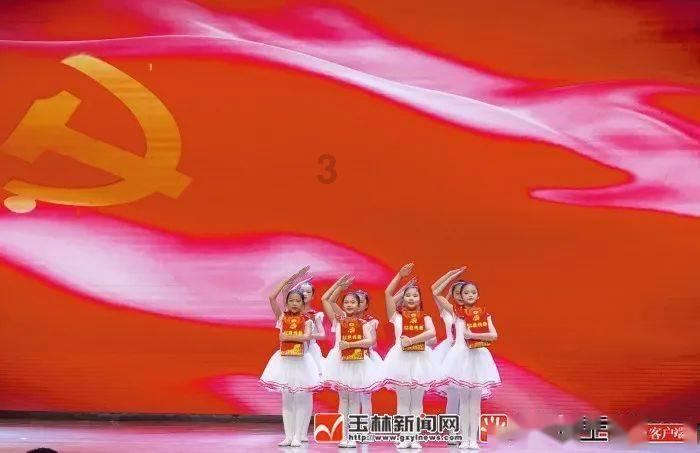 1岁多的宝宝晚上哭闹就坐起来了游戏画面